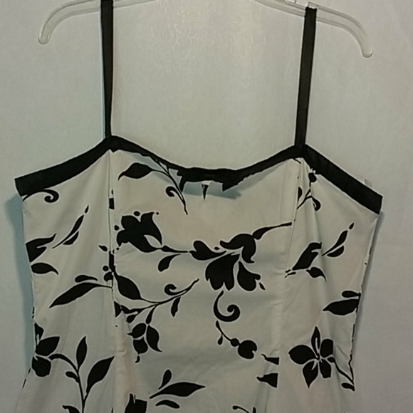 * 4/$25 Signature by Robbie Bee Women's Dress Size 16 - Picture 2 of 8